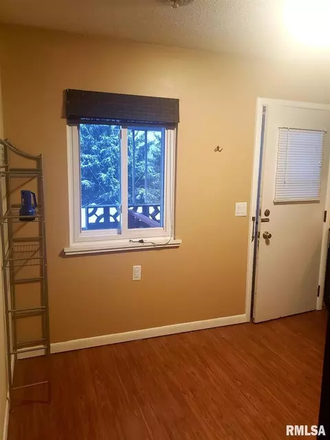 1317 9th St #C, Moline, IL 61265 photo 5