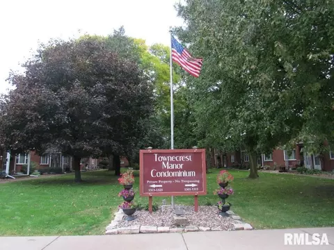 1317 9th St #C, Moline, IL 61265 photo 2