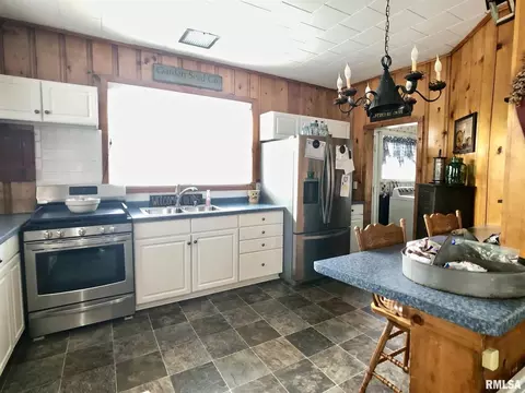 1321 State St, Eldorado, IL 62930 photo 11