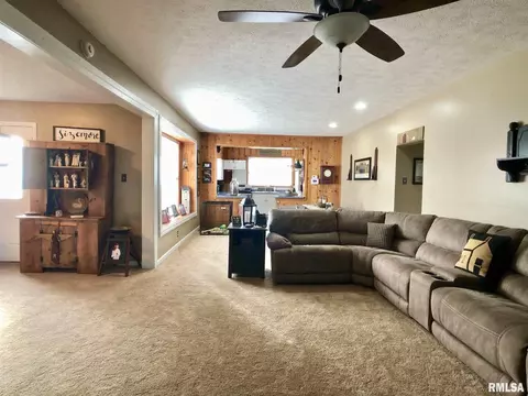 1321 State St, Eldorado, IL 62930 photo 9