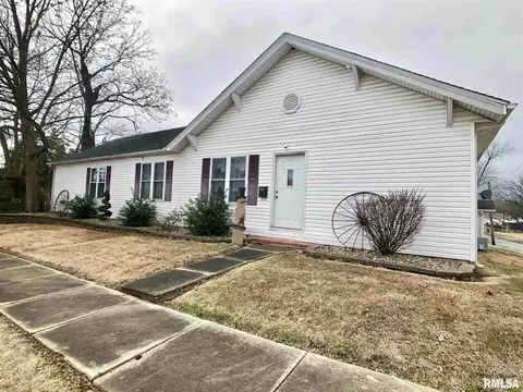 1321 State St, Eldorado, IL 62930 photo 2