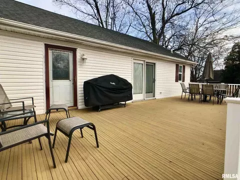 1321 State St, Eldorado, IL 62930 photo 3