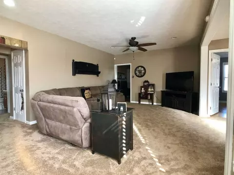 1321 State St, Eldorado, IL 62930 photo 6