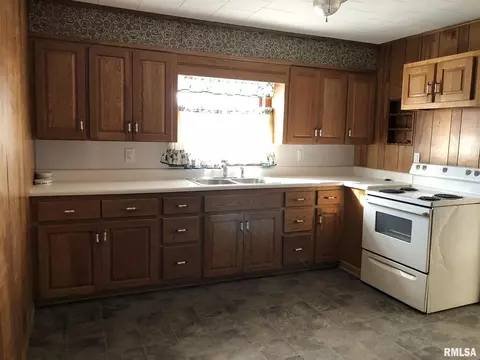 1002 W Boulevard St, Marion, IL 62959 photo 6