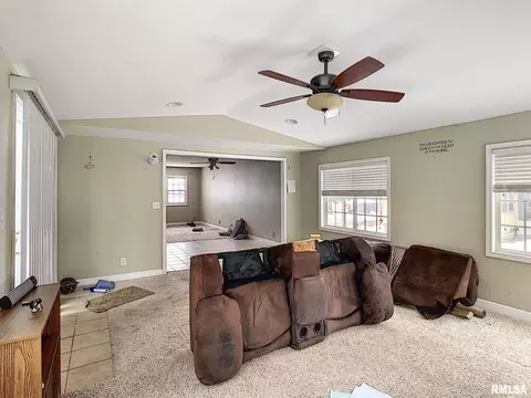 28 Park View Dr, Eldridge, IA 52748 photo 8