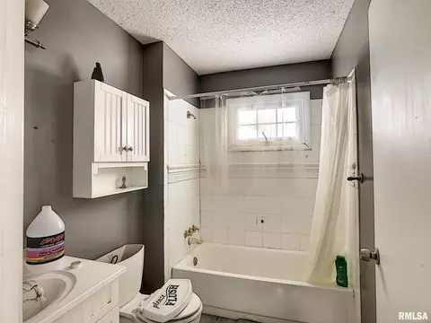 28 Park View Dr, Eldridge, IA 52748 photo 6