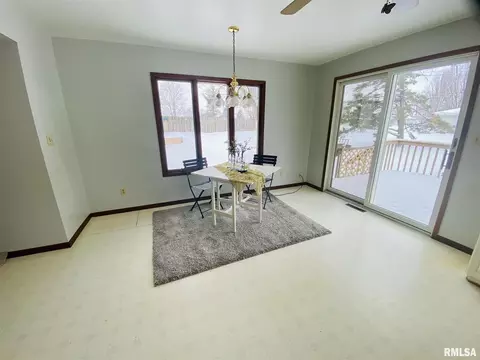 601 W 3rd St, Sherrard, IL 61281 photo 6