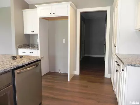 1705 E 6th St #A, Coal Valley, IL 61240 photo 25