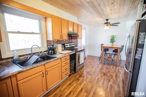311 E Bond St, Herrin, IL 62948 photo 16