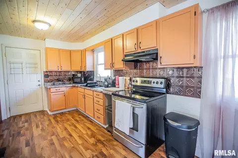 311 E Bond St, Herrin, IL 62948 photo 12