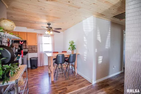 311 E Bond St, Herrin, IL 62948 photo 9