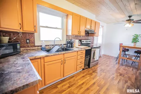 311 E Bond St, Herrin, IL 62948 photo 17