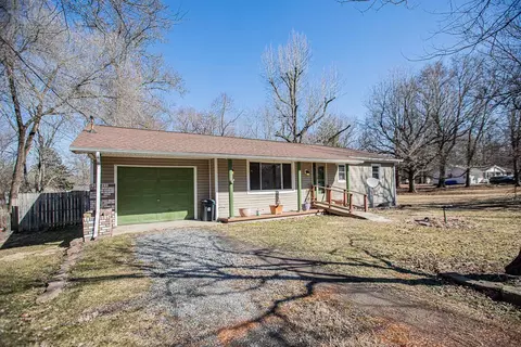 311 E Bond St, Herrin, IL 62948 photo 1