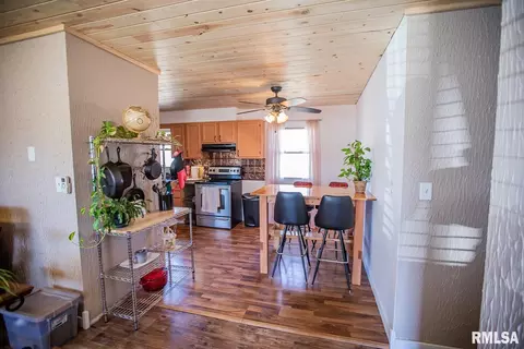 311 E Bond St, Herrin, IL 62948 photo 11