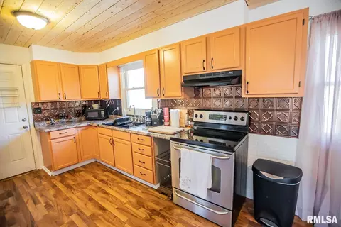 311 E Bond St, Herrin, IL 62948 photo 13