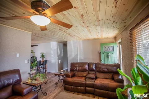 311 E Bond St, Herrin, IL 62948 photo 6