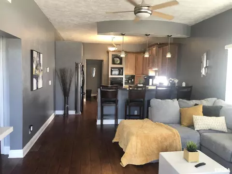 513 S 16th St, Herrin, IL 62948 photo 2
