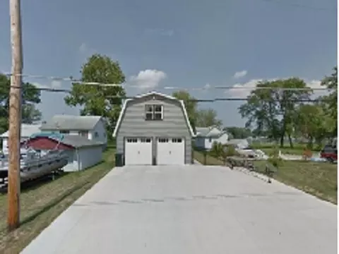 2111 S Shore Dr, Moline, IL 61265 photo 1