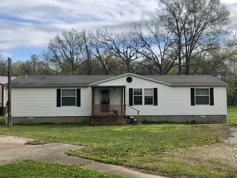 8754 Parkdon St, Christopher, IL 62822 photo 1