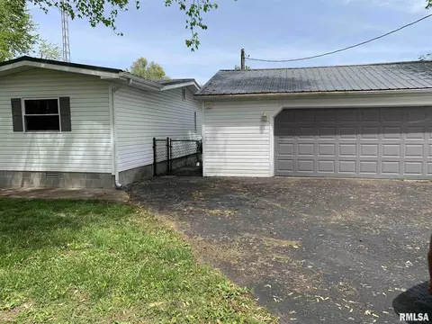 1004 E Market St, Christopher, IL 62822 photo 3