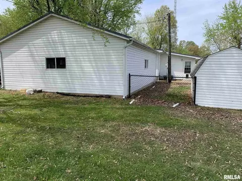 1004 E Market St, Christopher, IL 62822 photo 4