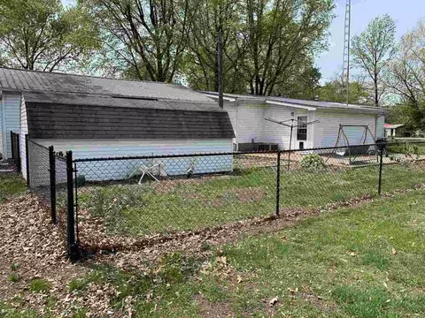 1004 E Market St, Christopher, IL 62822 photo 5