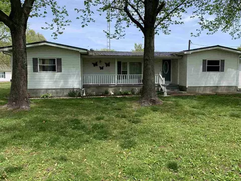 1004 E Market St, Christopher, IL 62822 photo 1