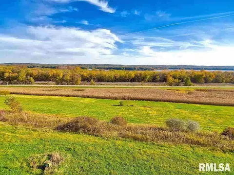 3484 Old Highway Rd, Muscatine, IA 52761