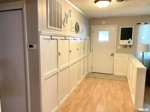 521 Frederick St, Herrin, IL 62948 photo 2