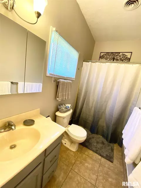 521 Frederick St, Herrin, IL 62948 photo 10