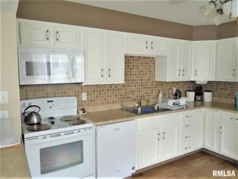 511 Willow St, Bennett, IA 52721 photo 8