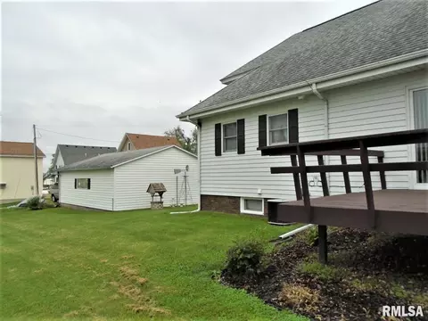 511 Willow St, Bennett, IA 52721 photo 5
