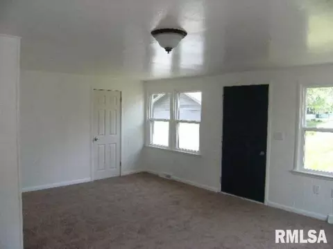 312 8th St, Silvis, IL 61282 photo 2