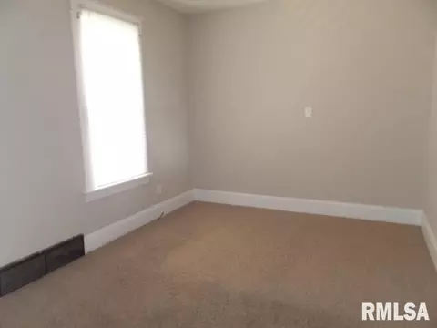 147 6th St, Silvis, IL 61282 photo 4