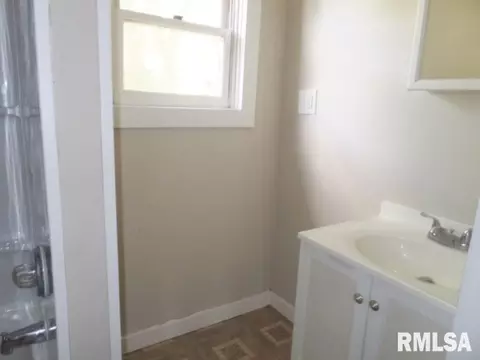 147 6th St, Silvis, IL 61282 photo 8
