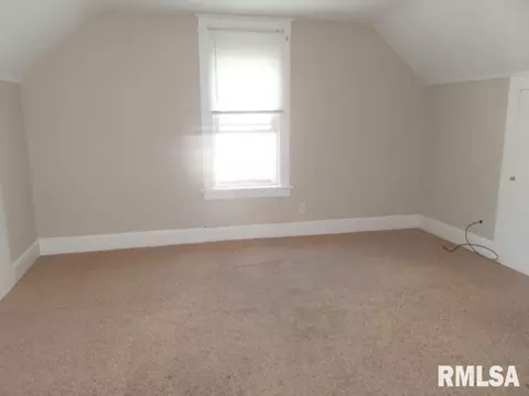 147 6th St, Silvis, IL 61282 photo 5