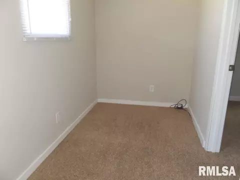 147 6th St, Silvis, IL 61282 photo 7