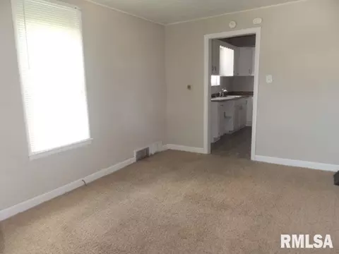 147 6th St, Silvis, IL 61282 photo 2