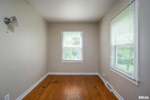 329 23rd Ave, Moline, IL 61265 photo 12