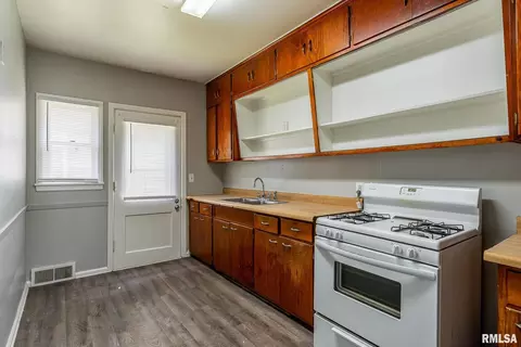 2301 6th Ave, Moline, IL 61265 photo 4