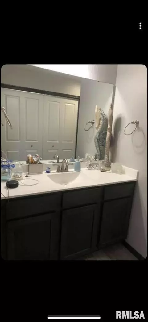 420 E Franklin St, Eldridge, IA 52748 photo 12
