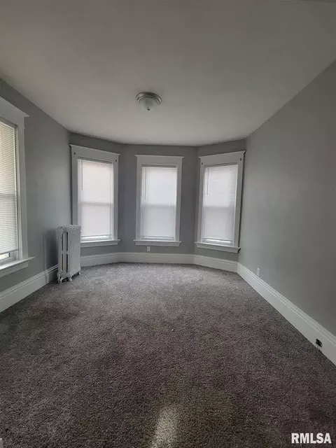 2004 15th St, Moline, IL 61265 photo 3