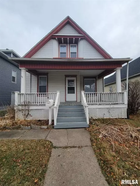 2004 15th St, Moline, IL 61265 photo 1