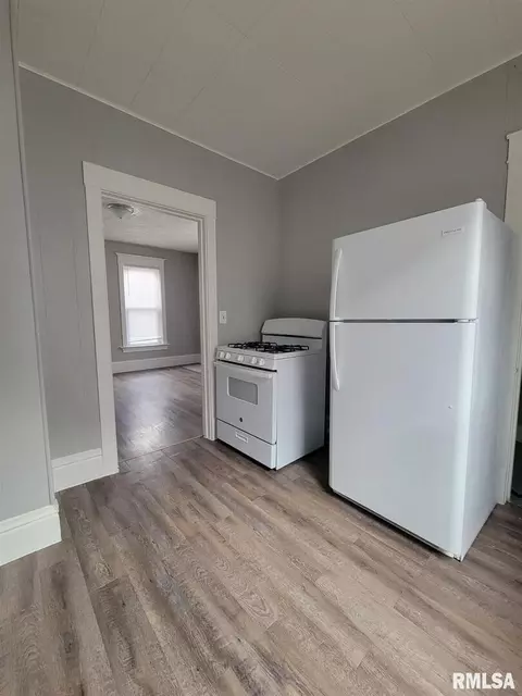 2004 15th St, Moline, IL 61265 photo 6