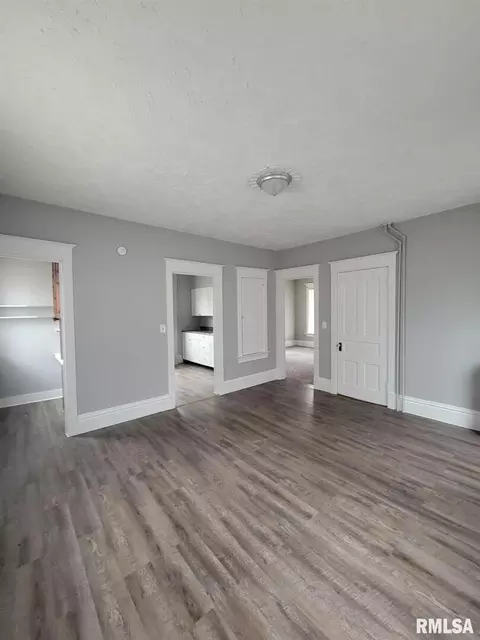 2004 15th St, Moline, IL 61265 photo 2