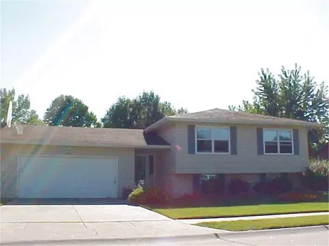435 N 6th St, Eldridge, IA 52748 photo 1