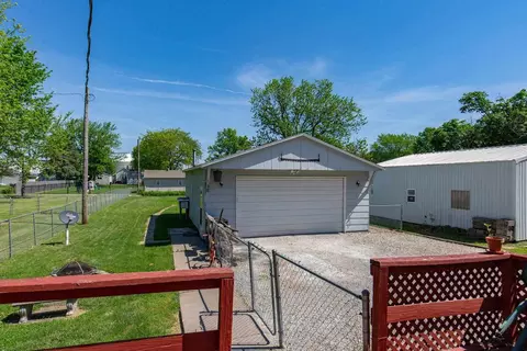 203 W B St, Alpha, IL 61413 photo 27
