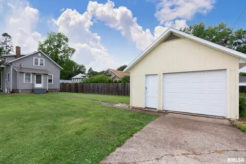 2526 4th St, Moline, IL 61265 photo 4