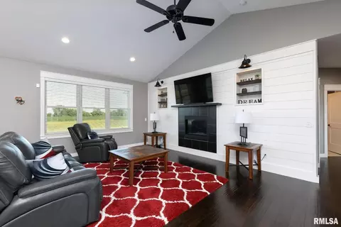 980 Muirfield Cir, Eldridge, IA 52748 photo 7