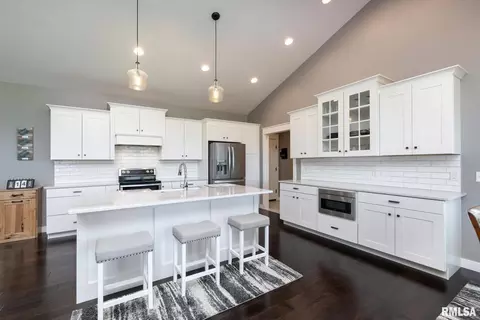980 Muirfield Cir, Eldridge, IA 52748 photo 9